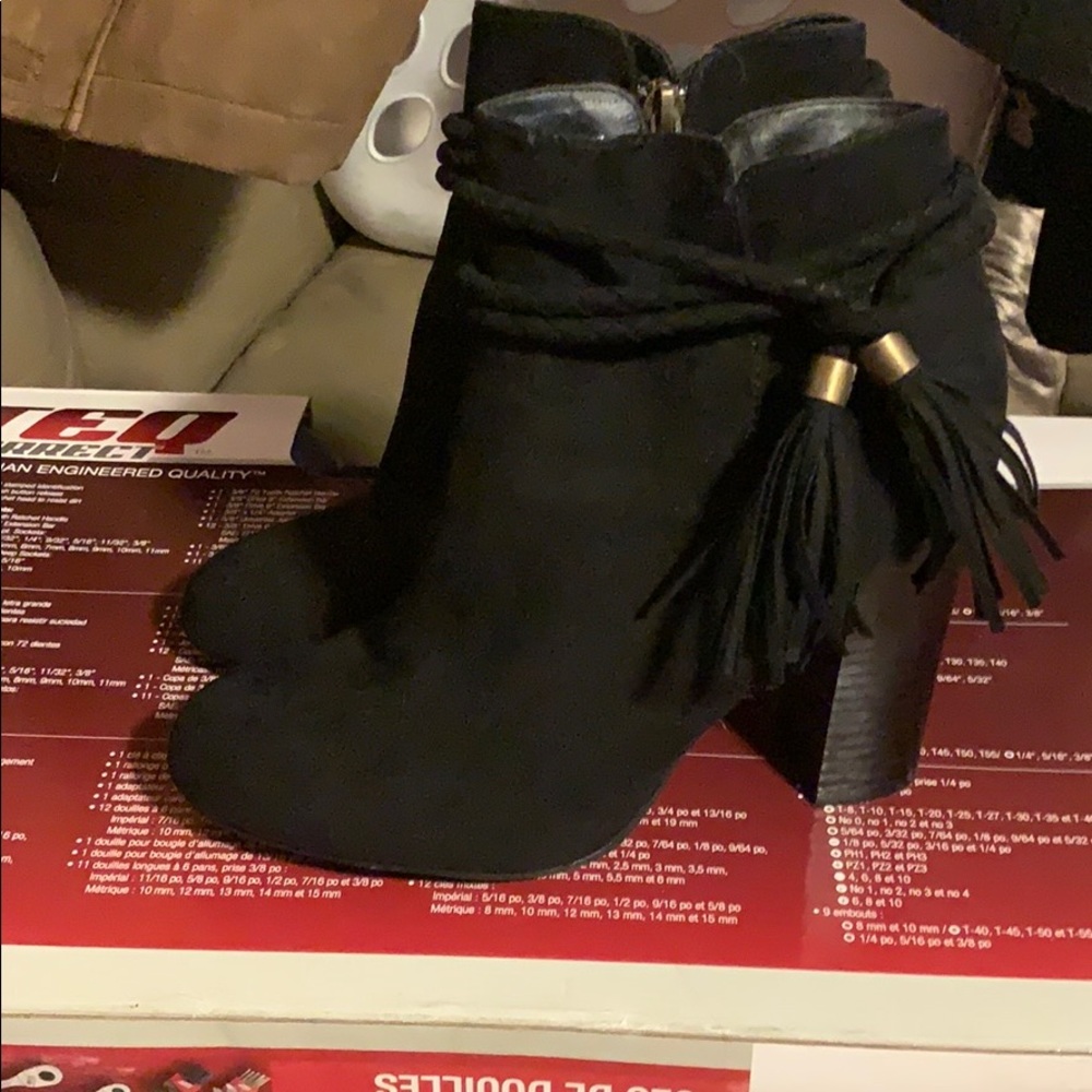 Sway heeled boots